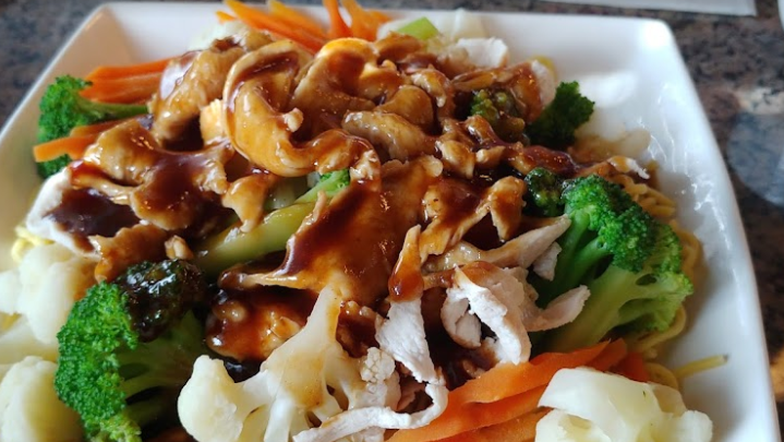 Oriental Grill | 960 Westridge Rd, Strathmore, AB T1P 1H8, Canada | Phone: (403) 901-1877