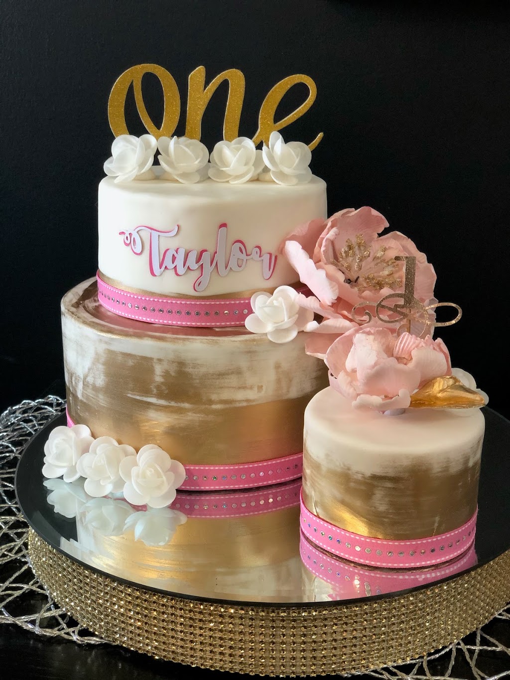 Raven Hill Custom Cakes | 1880 20th Sideroad, Tottenham, ON L0G 1W0, Canada | Phone: (905) 717-0898