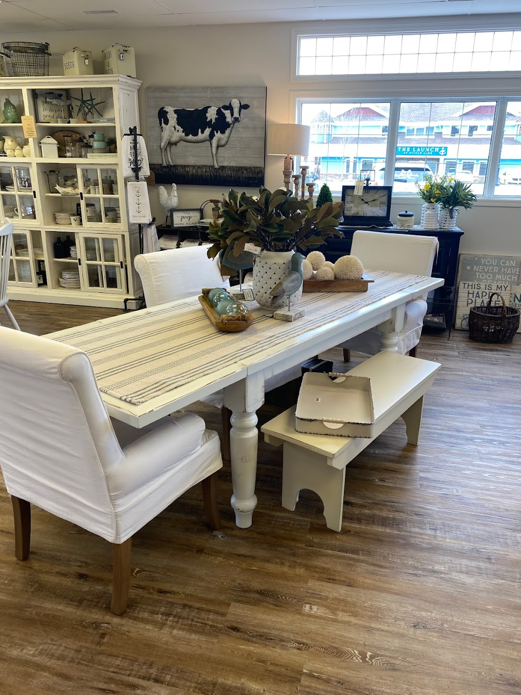 Neighbour By The Lake Interiors | 5227 Lakeshore Dr, Sylvan Lake, AB T4S 1Y8, Canada | Phone: (403) 887-2992