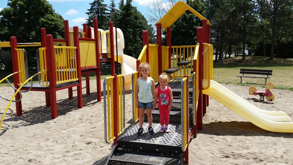 Ashgate Park | 737 Queensbridge Dr, Mississauga, ON L5C 3T3, Canada | Phone: (416) 338-4386