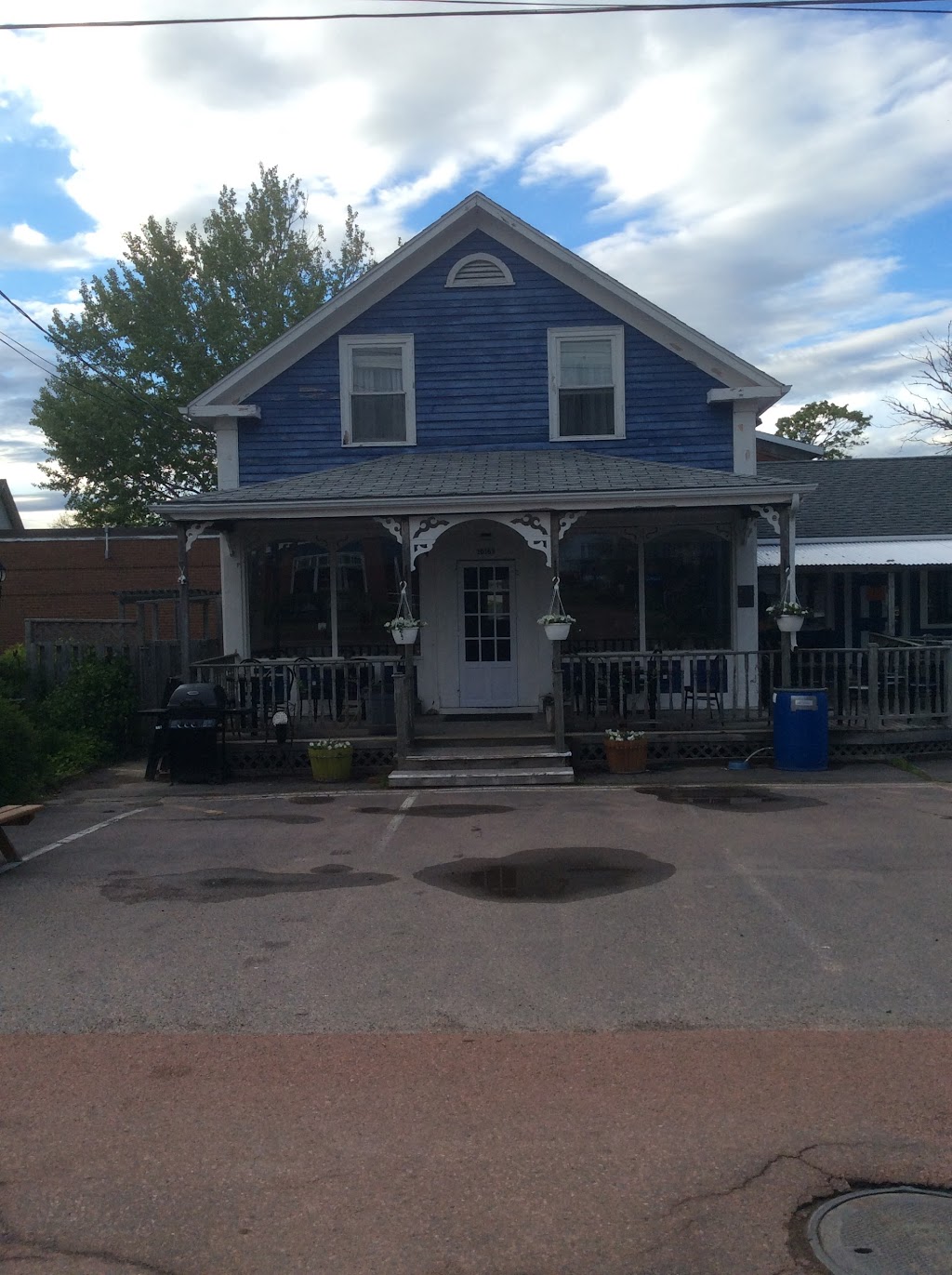 The Chesnutt Cafe | 10163 Durham St, Pugwash, NS B0K 1L0, Canada | Phone: (902) 243-2000
