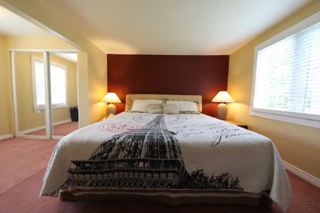 Annies Lakefront Cottage | 112 Starr Blvd, Little Britain, ON K0M 2C0, Canada | Phone: (647) 686-9288
