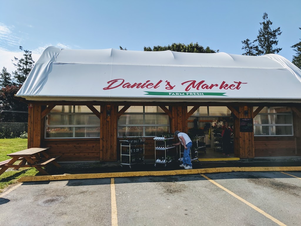 Daniels Market - Farm Fresh | store | 5529 Sooke Rd, Sooke, BC V9Z 0E8, Canada | 2508883939 OR +1 250-888-3939