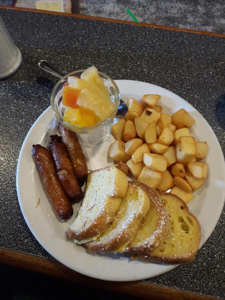 Steelers Restaurant & Pub | 23 Queen St W, Elmvale, ON L0L 1P0, Canada | Phone: (705) 322-2652