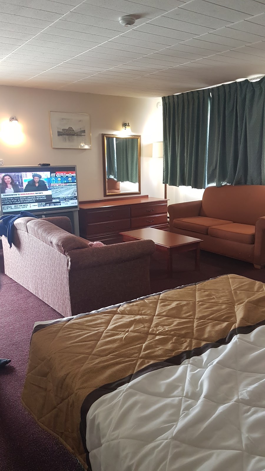 Fairway Inn & Suites | 2933 King St E, Kitchener, ON N2A 1A8, Canada | Phone: (519) 893-7011