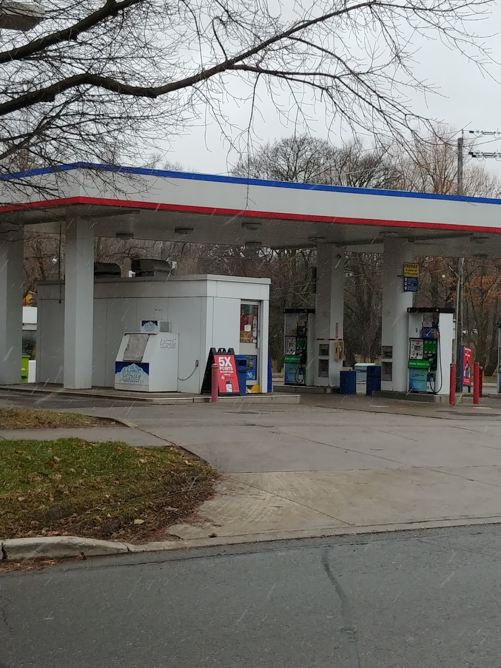 Husky | 861 Avenue Rd, Toronto, ON M5P 2K4, Canada | Phone: (416) 488-8989