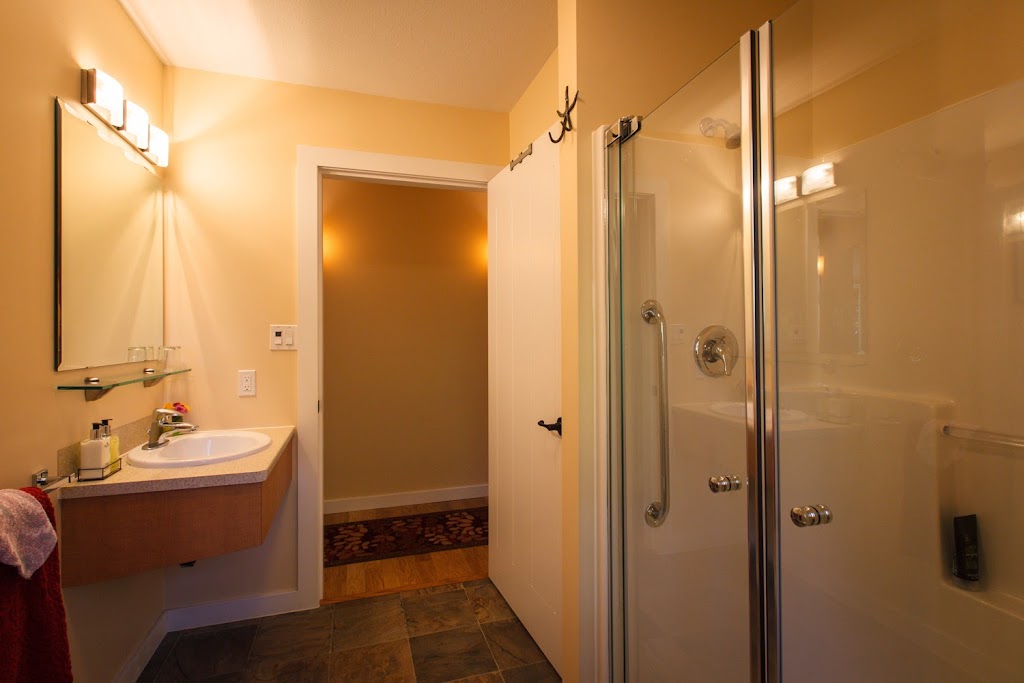 Copper Fern Guest House | 3694 Lake Trail Rd, Courtenay, BC V9N 9M9, Canada | Phone: (250) 650-7115