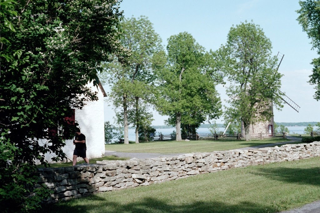 Ecole NotreDameDeLaGarde 2254 Boulevard Perrot, NotreDamedel'ÎlePerrot, QC J7V 8P4, Canada