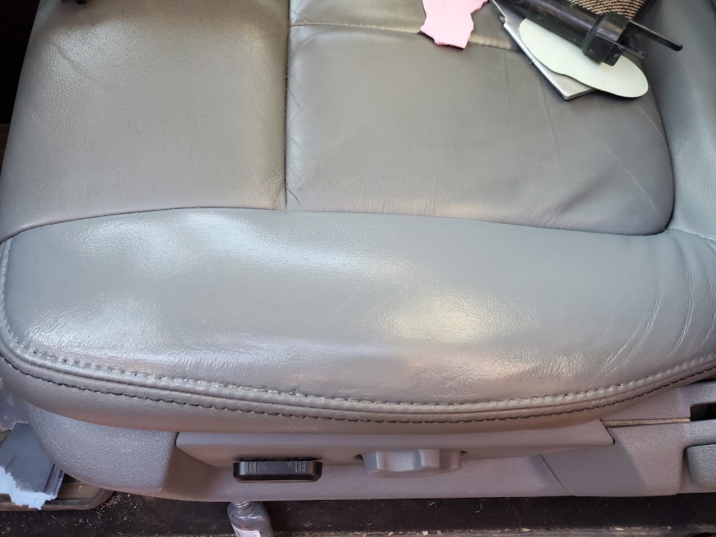 Gator Grip Leather & Vinyl Rpr | 902 7 St E, Prince Albert, SK S6V 0T2, Canada | Phone: (306) 960-4924