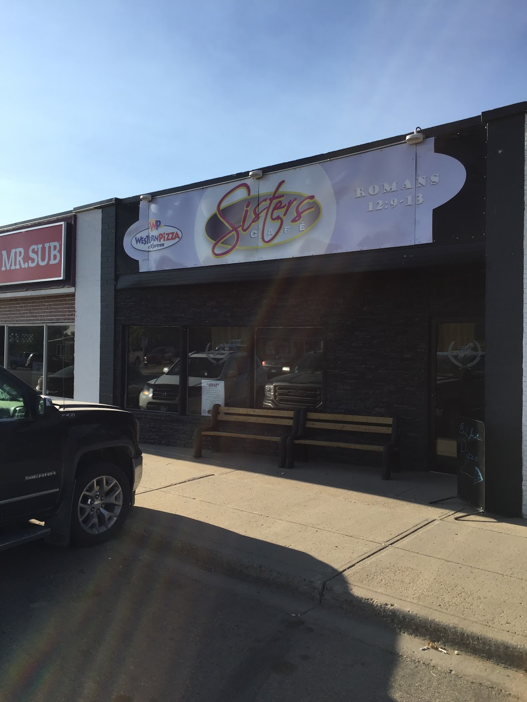 Sisters Cafe Western Pizza | 132 Mountain St, Strasbourg, SK S0G 4V0, Canada | Phone: (306) 725-3800