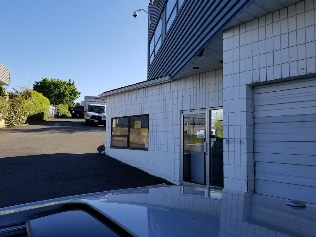 DHL | 4215 Commerce Cir, Victoria, BC V8Z 6N6, Canada | Phone: (855) 345-7447