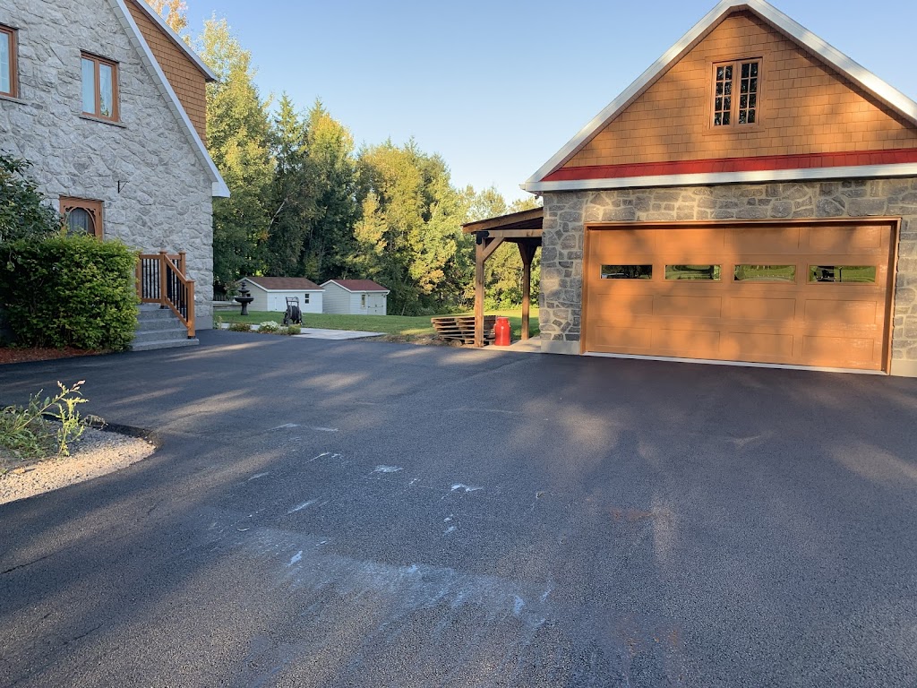 Lambert & Bergeron Asphalte | 133 Rte du Cap, Saint-Apollinaire, QC G0S 2E0, Canada | Phone: (418) 881-4110