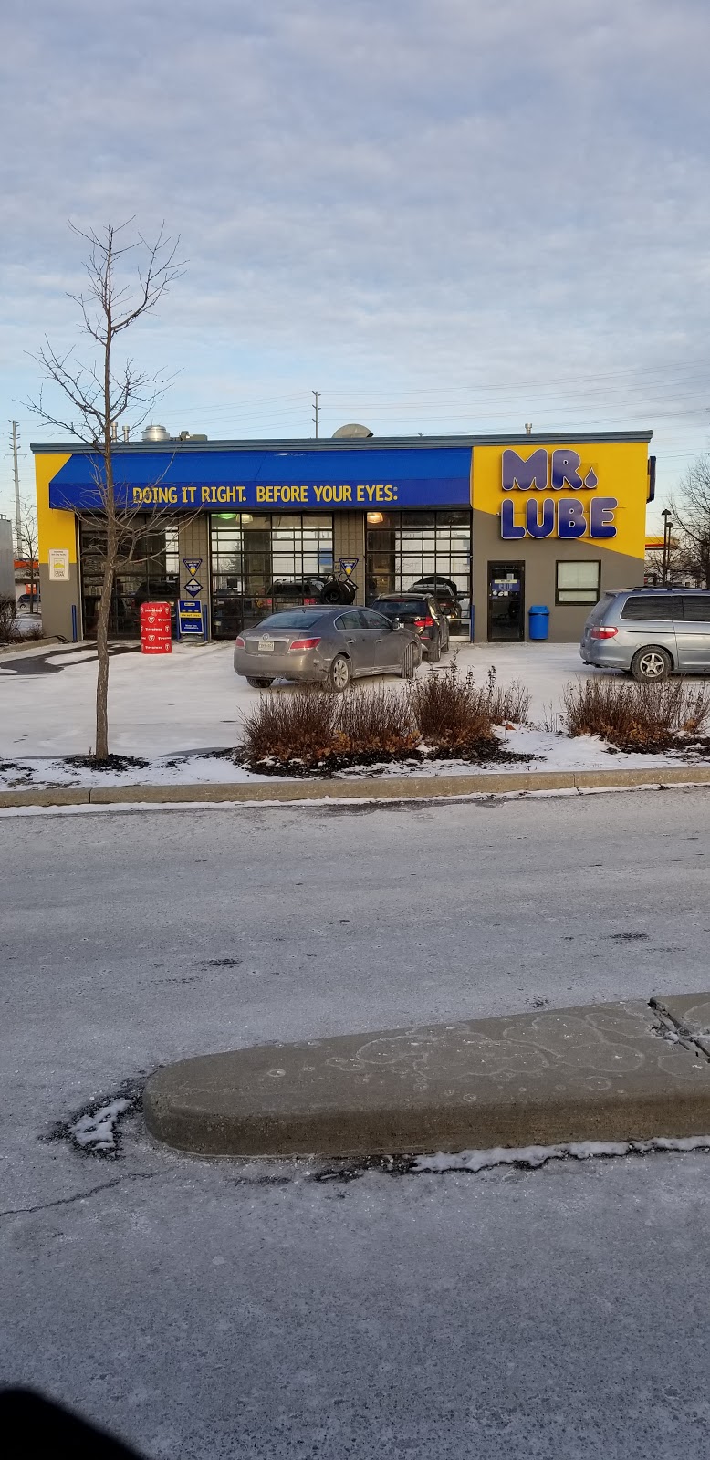 Mr. Lube | 16630 Yonge St, Newmarket, ON L3X 2N8, Canada | Phone: (905) 898-4915