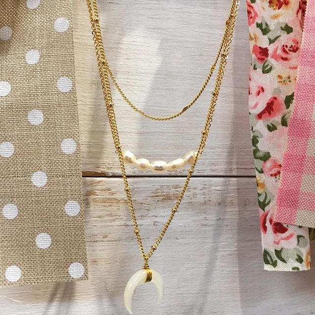 La Boutique | 2392 Beacon Ave, Sidney, BC V8L 1X3, Canada | Phone: (250) 656-7189