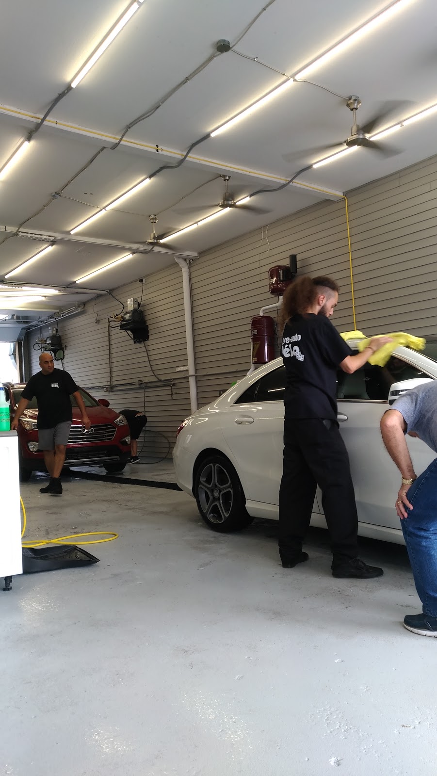 Delo Car Wash | 1743 Boulevard des Laurentides, Laval, QC H7M 2P5, Canada | Phone: (450) 949-1743