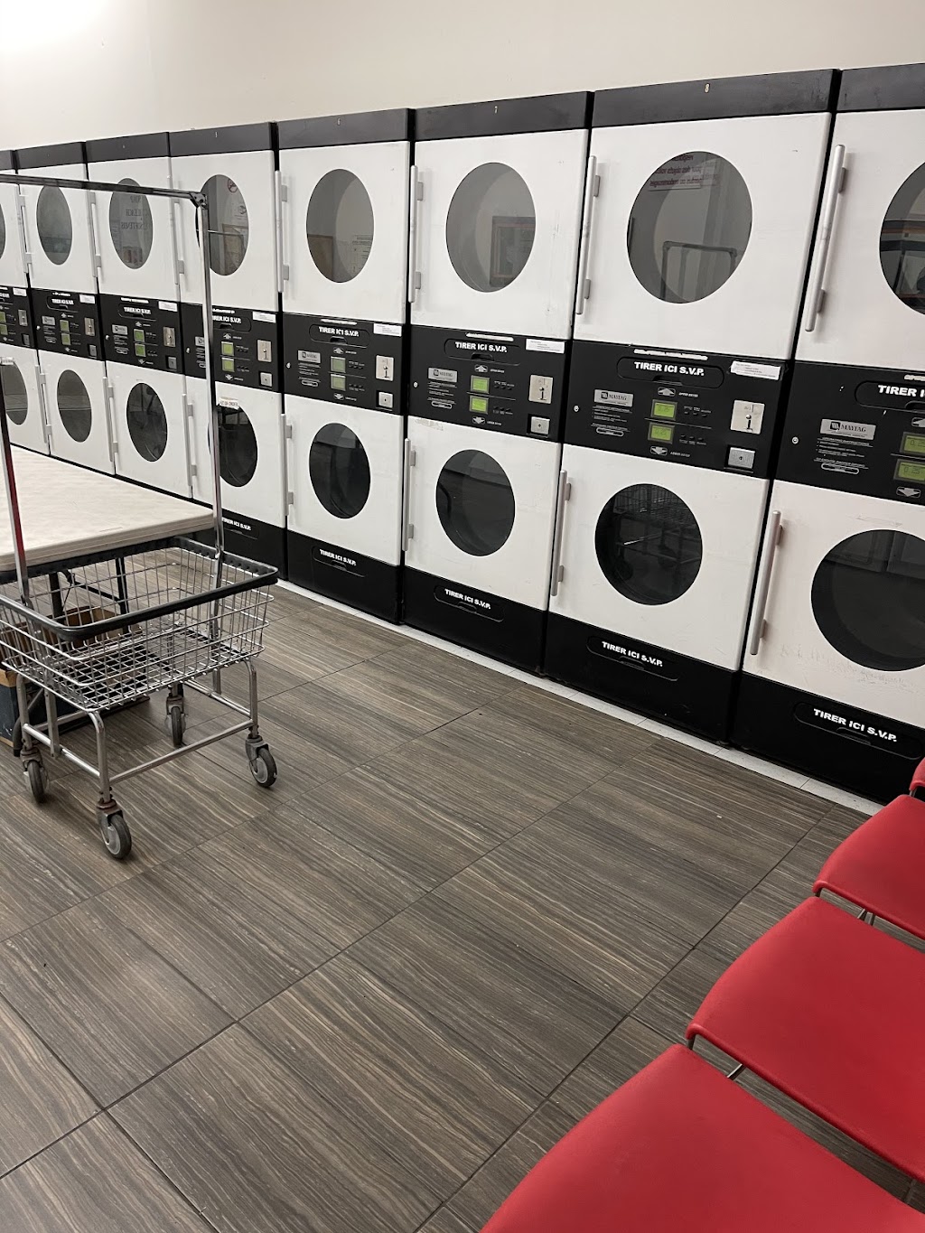 Buanderie Cartier | 3428 Bd Cartier O, Laval, QC H7V 1K2, Canada | Phone: (514) 965-5571