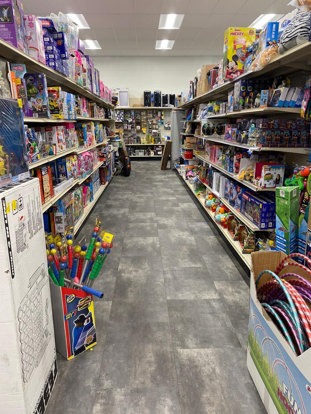 Big Box Outlet Store - Chilliwack | 5725 Vedder Rd, Chilliwack, BC V2R 3N3, Canada | Phone: (604) 847-0288