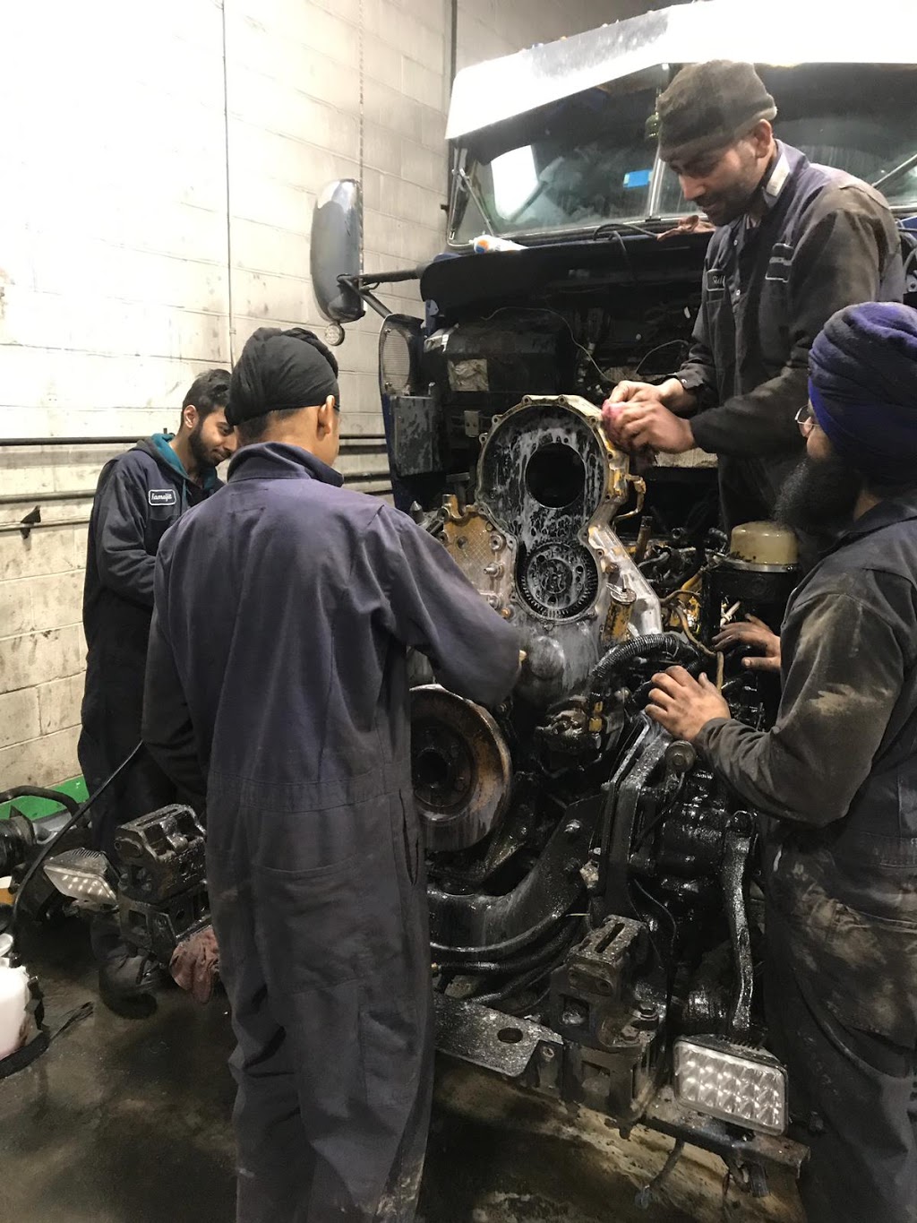 Rai Truck Repair | 7110 Tranmere Dr, Mississauga, ON L5S 1L9, Canada | Phone: (416) 358-6152