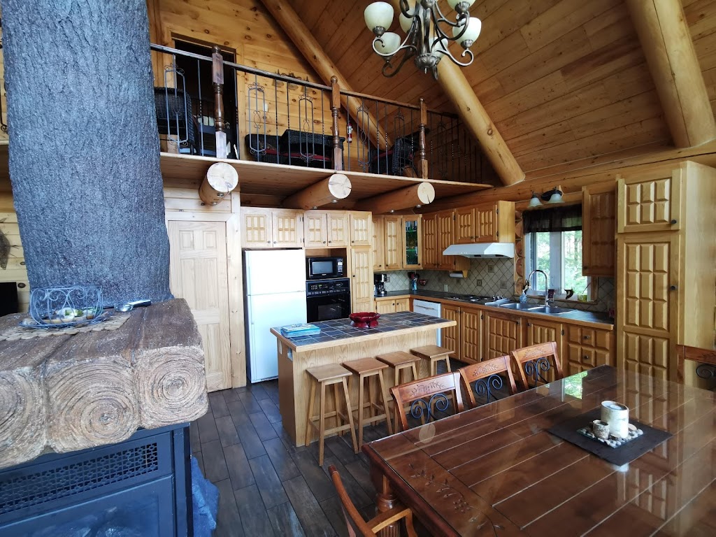 Le Chalet Bois Rond Relax | 46 Rue Ceinture du Lac, Saint-Tite-des-Caps, QC G0A 4J0, Canada | Phone: (418) 823-1184