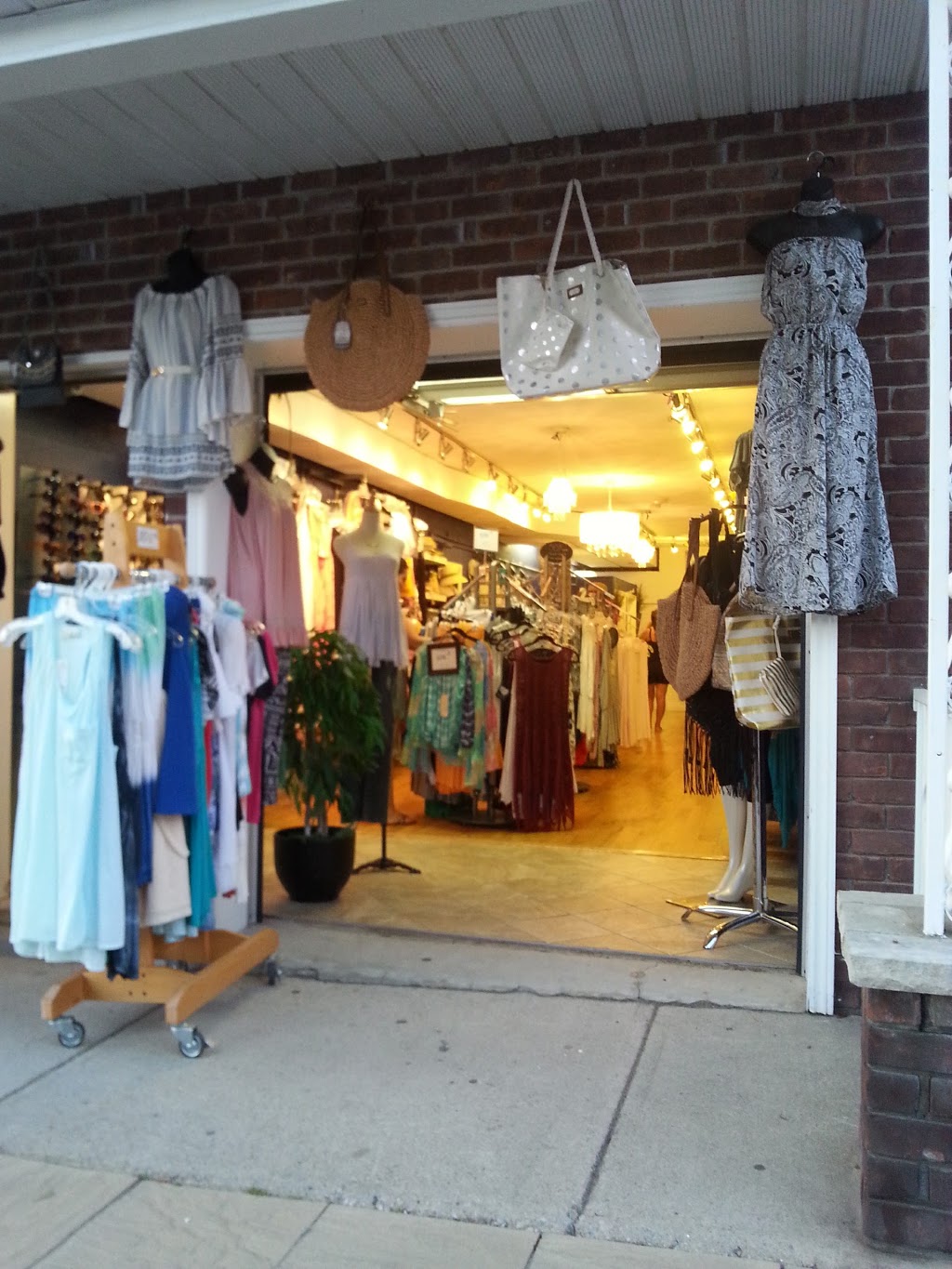 Static Convenience | 41 Main St W, Grand Bend, ON N0M 1T0, Canada | Phone: (519) 238-1578