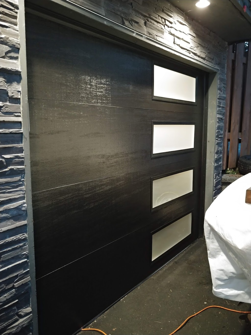 Lions Gate Garage Doors Ltd. | 18777 68A Ave. #11, Surrey, BC V4N 0Z8, Canada | Phone: (604) 243-1505