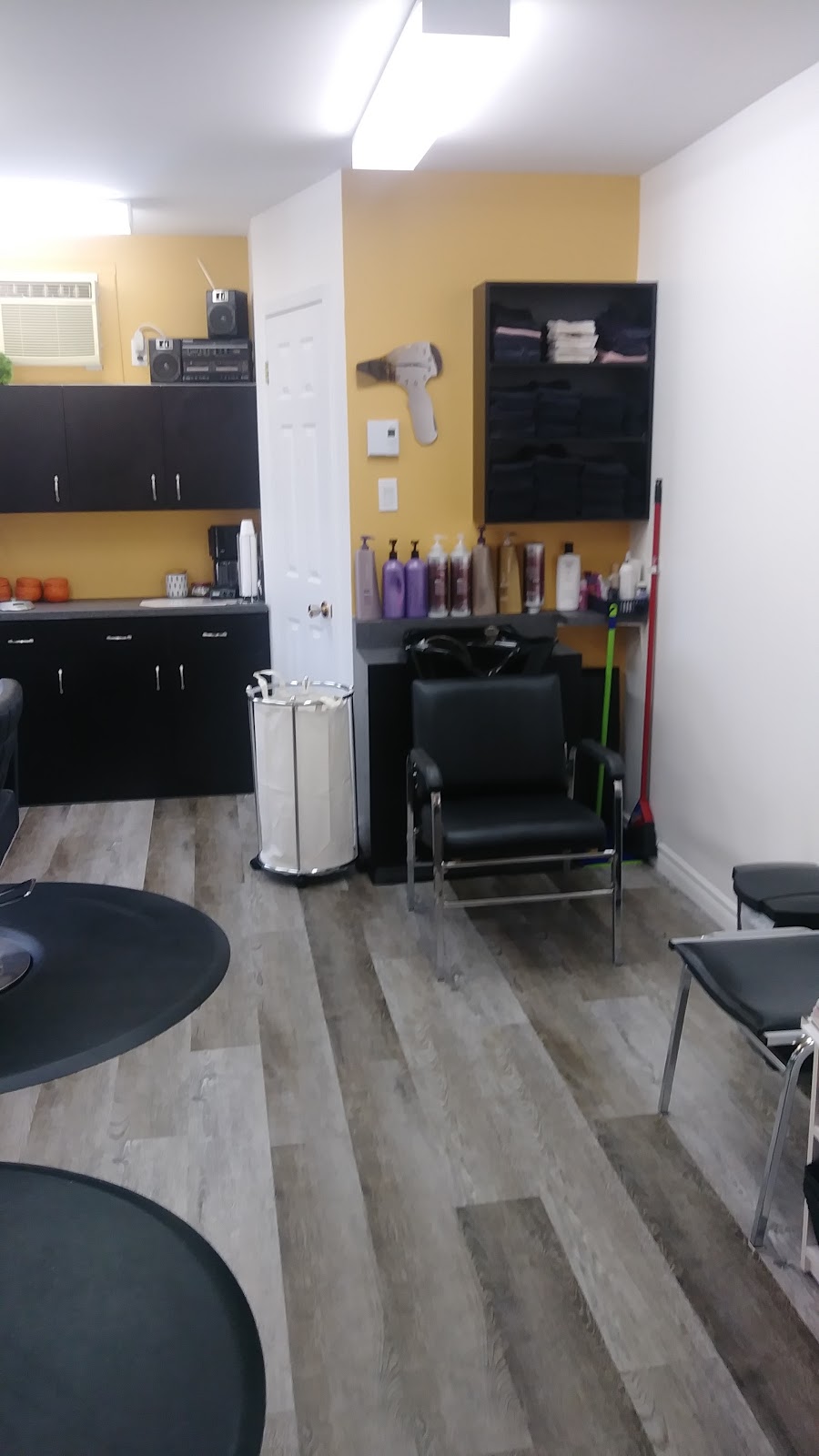 Coiffure Elegante | 211 Bd de lAnse, Roberval, QC G8H 1Z1, Canada | Phone: (418) 275-7170