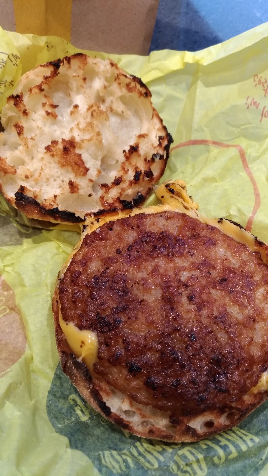 McDonalds | 2715 Avenue des Aristocrates, Laval, QC H7E 0H3, Canada | Phone: (450) 664-7662