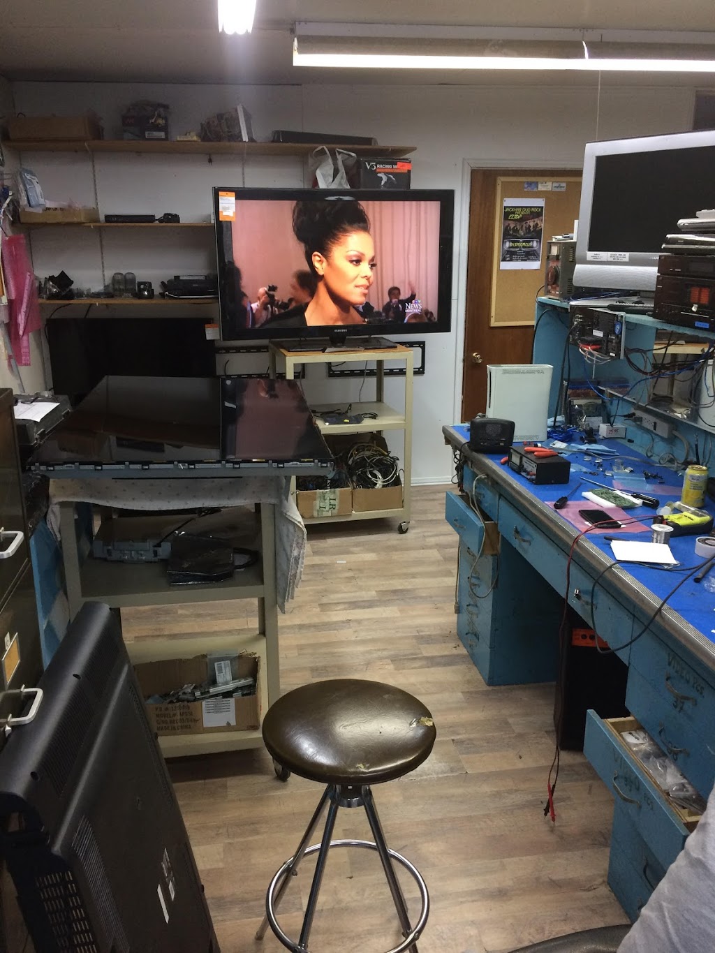 Daniel Radio TV & Fils inc. | 8130 Boulevard Laframboise, Saint-Hyacinthe, QC J2R 1G7, Canada | Phone: (450) 796-3416