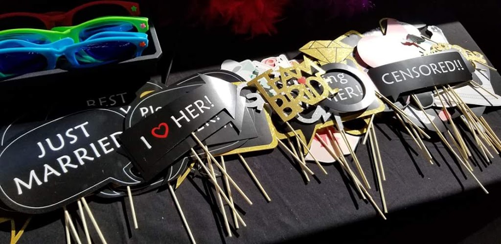 Magic Mirror Photobooth Winnipeg | 600 McGregor St, Winnipeg, MB R2W 0P1, Canada | Phone: (204) 230-0379