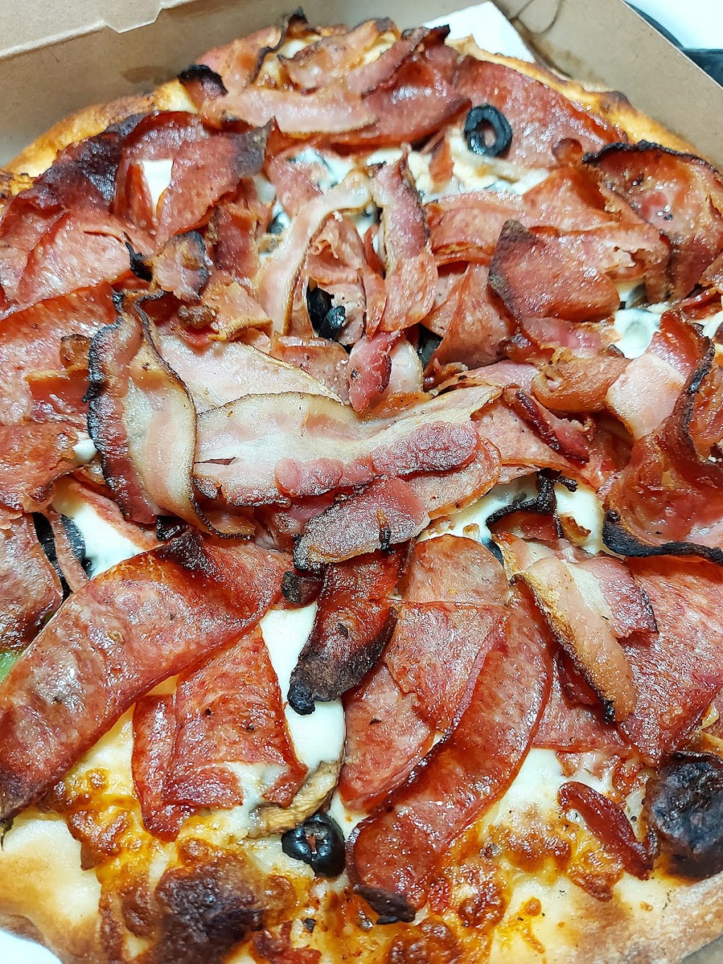 Pendelis Pizza | 5599 Chem. de la Côte-Saint-Luc, Montréal, QC H3X 2C9, Canada | Phone: (514) 486-1155
