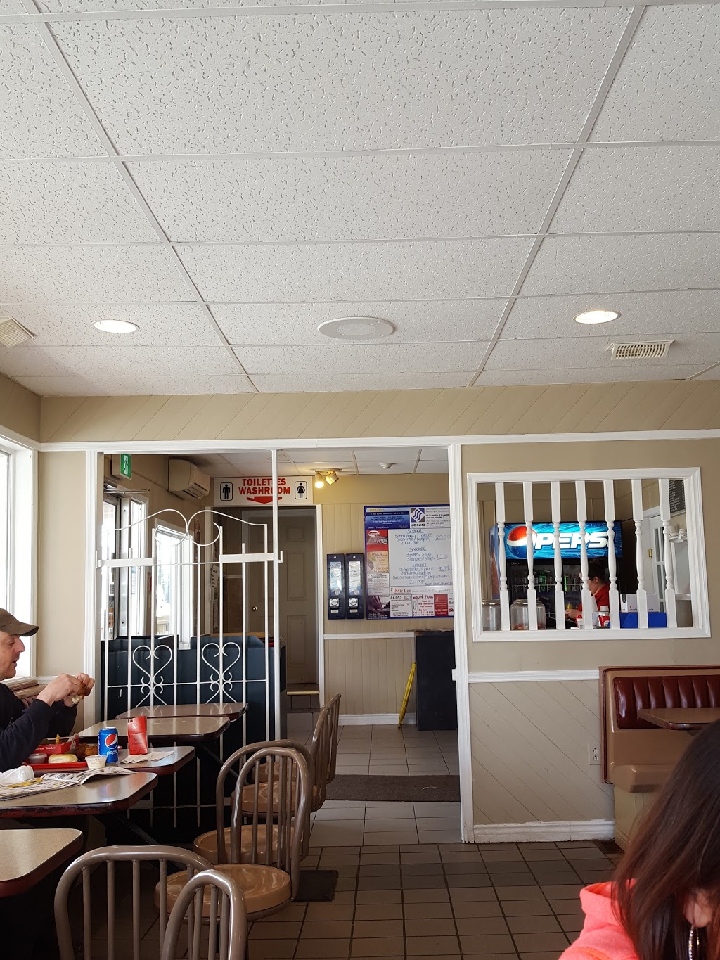 Dixie Lee Restaurant Familiale & Take Out | 53 Irving Blvd, Bouctouche, NB E4S 3J6, Canada | Phone: (506) 743-5622