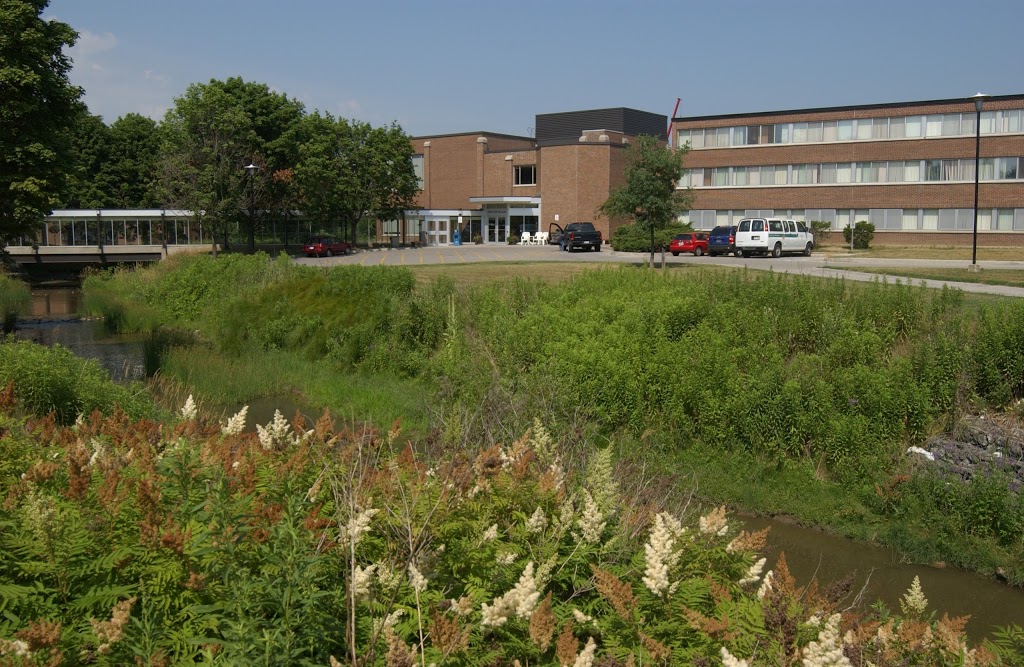University of Waterloo Summer Accommodation | Ron Eydt Village, 200 University Ave W, Waterloo, ON N2L 3G5, Canada | Phone: (519) 884-5400
