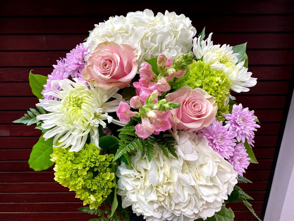 Millcroft Florist | 1940 Ironstone Dr #7, Burlington, ON L7L 0E4, Canada | Phone: (905) 331-6550