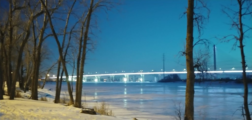Complexe De Condominiums Le Rive Droite | 8 Rue Riverside #1209, Saint-Lambert, QC J4S 1Y5, Canada | Phone: (450) 466-3447