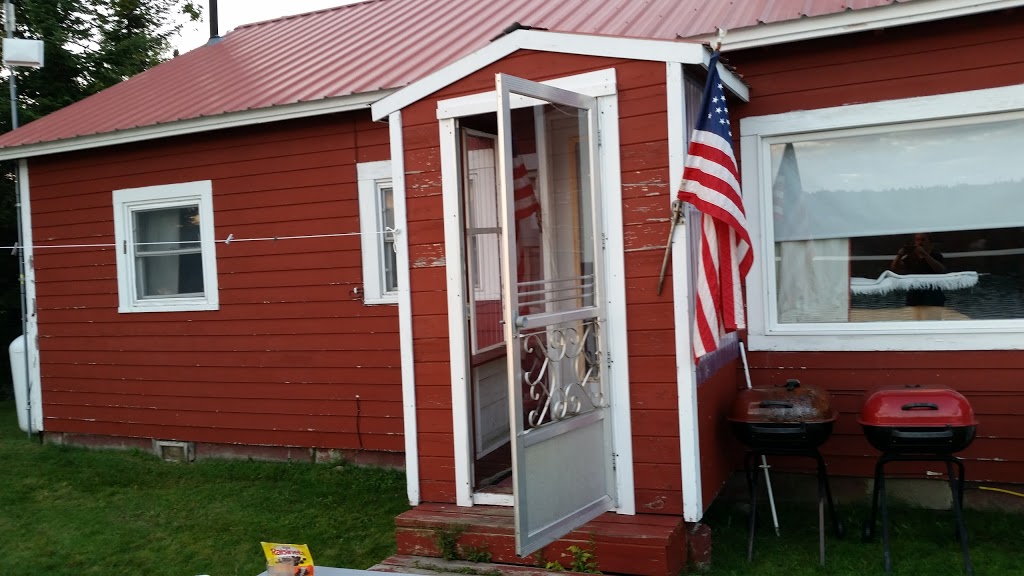 Powder Horn Lodge & Cabins | 545 Beach Rd, Pittsburg, NH 03592, USA | Phone: (603) 538-6300