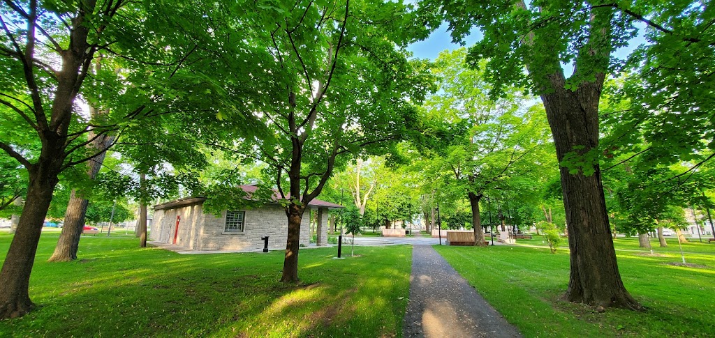 Salaberry Park | 65 Rue Jacques-Cartier, Salaberry-de-Valleyfield, QC J6T 4R4, Canada | Phone: (450) 322-1330