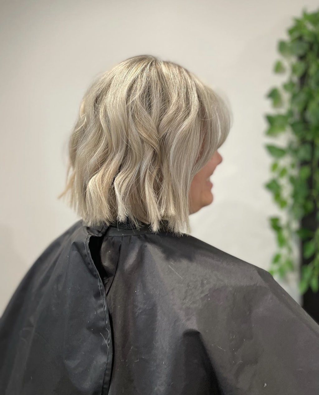 Jennys Studio | 3742 Horseshoe Valley Rd W, Minesing, ON L9X 1E4, Canada | Phone: (705) 279-6597