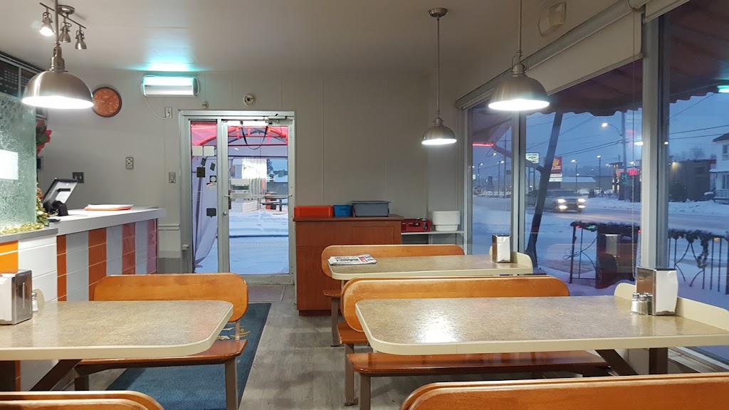 Capitaine Bob | 360 Bd Marcotte, Roberval, QC G8H 1Z6, Canada | Phone: (418) 275-3743
