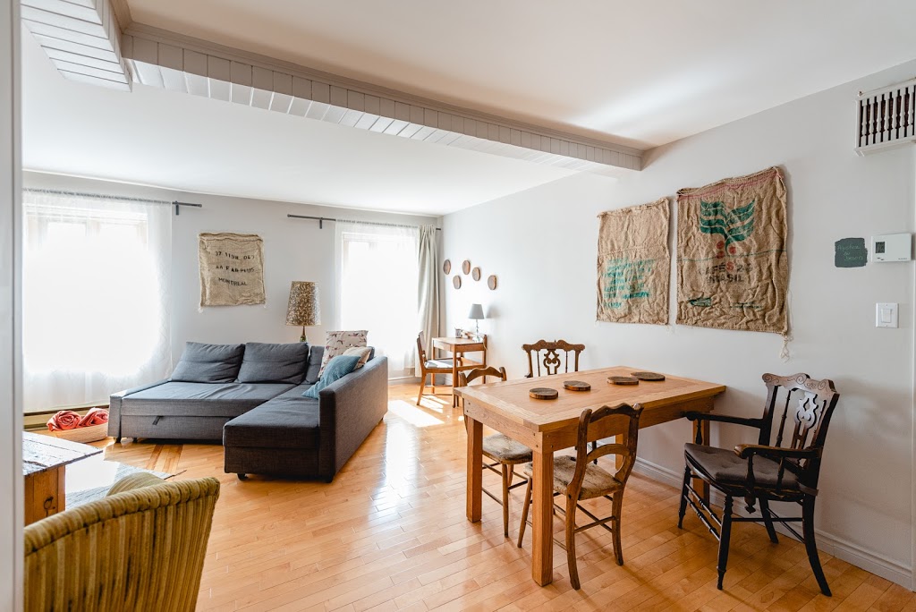 L Auberge du QG | 208 Rue Sainte-Marie, La Prairie, QC J5R 1G2, Canada | Phone: (514) 415-8023