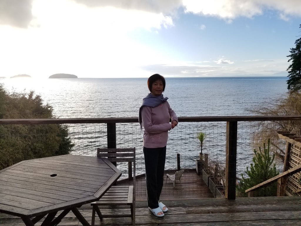 Gibsons Oceanfront Getaway | 749 Franklin Rd, Gibsons, BC V0N 1V8, Canada