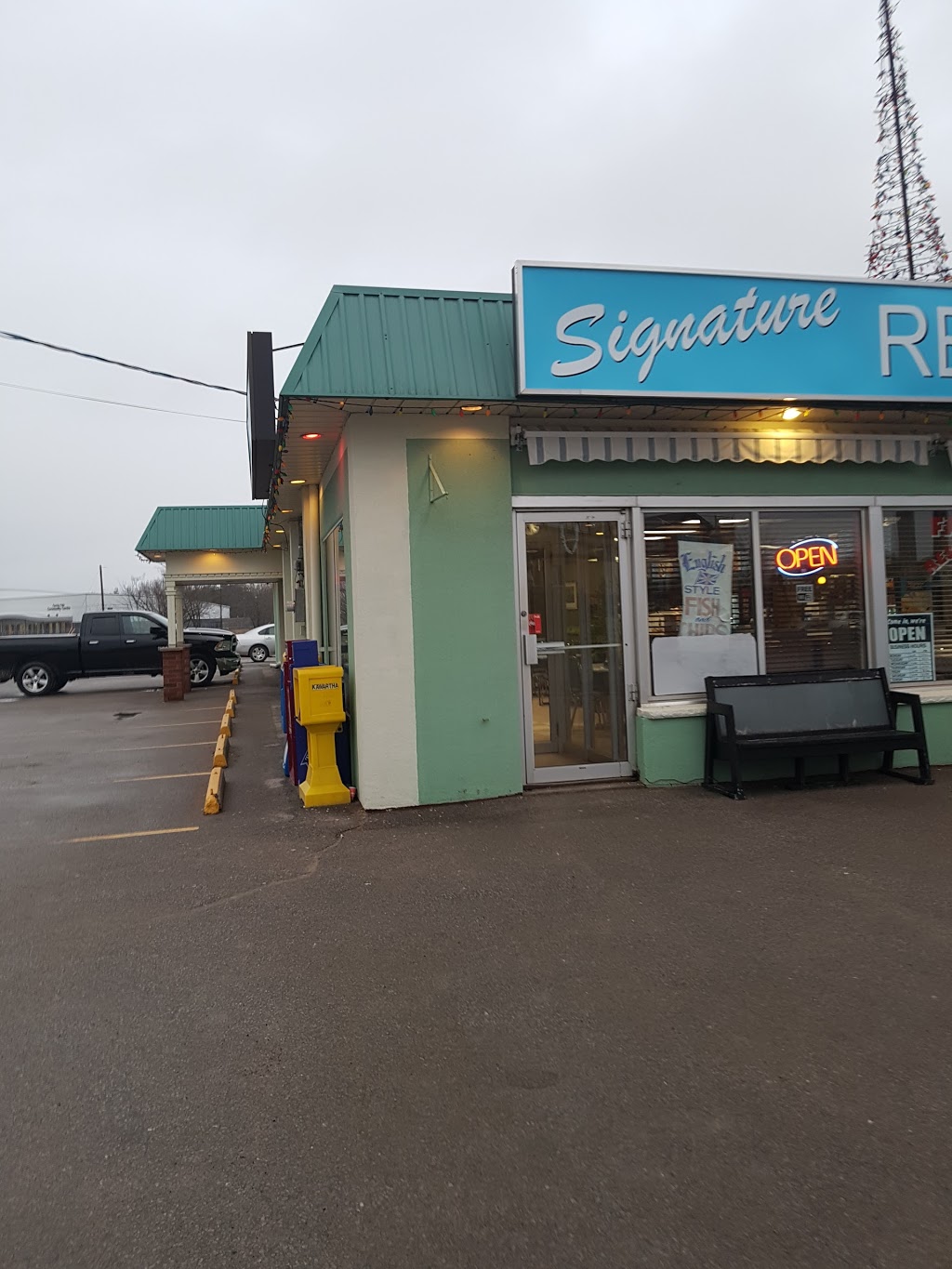 Signature Restaurant | 581 Kawartha Lakes County Rd 121, Fenelon Falls, ON K0M 1N0, Canada | Phone: (705) 887-5353