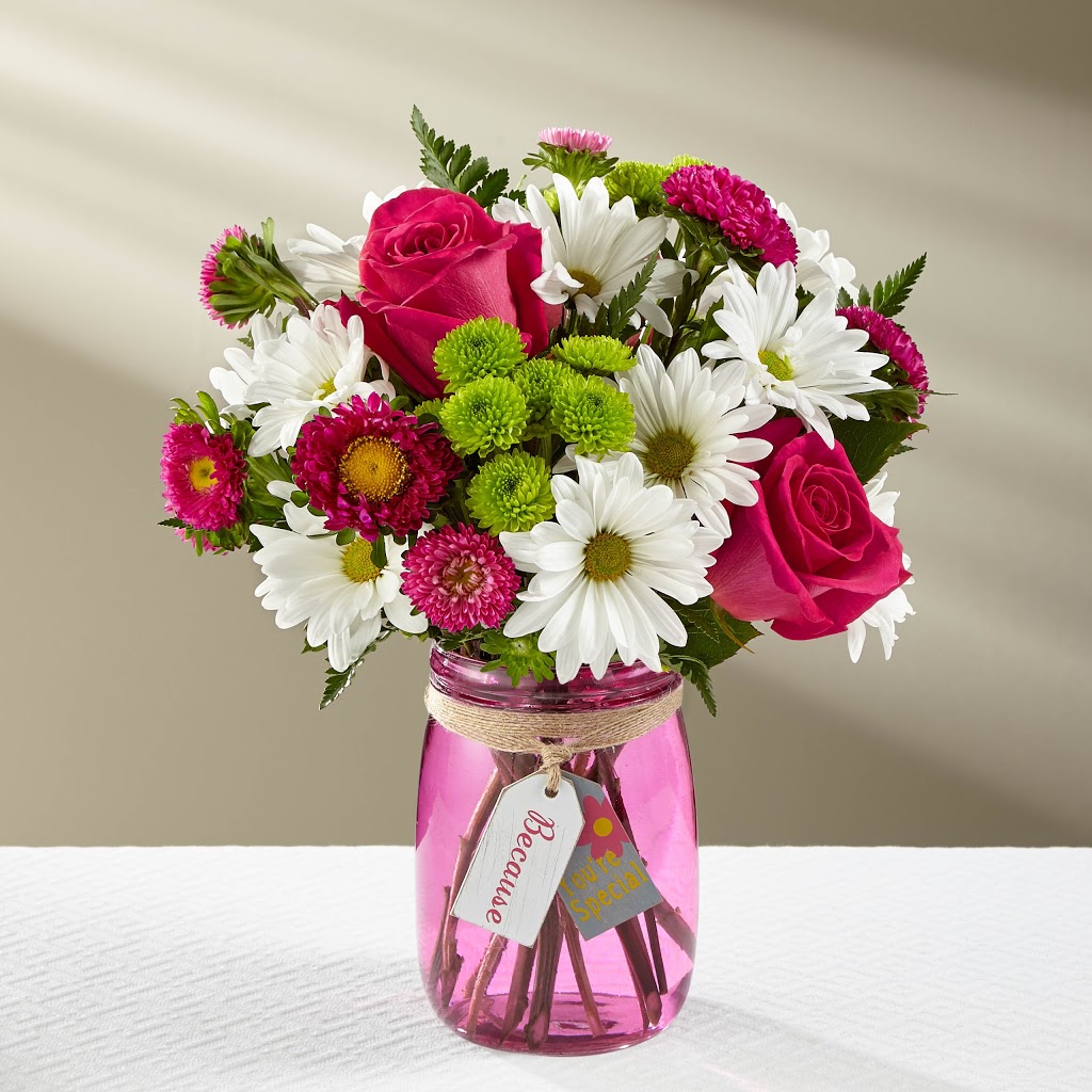 Loris Hearts and Flowers | 1300 King St E #13, Oshawa, ON L1H 8J4, Canada | Phone: (905) 432-2404