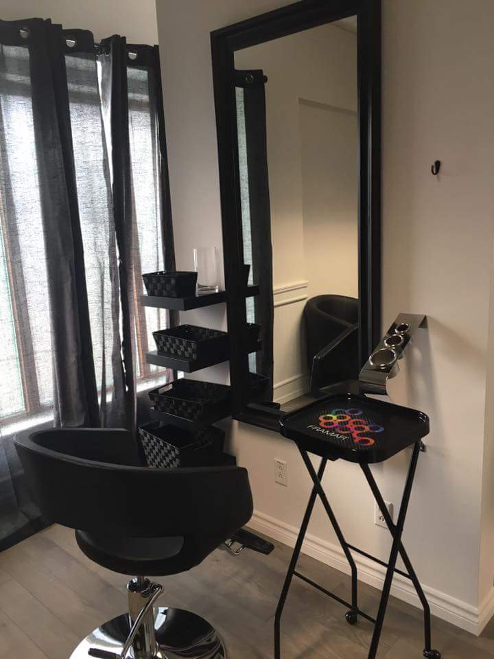 Studio HollyBeauté | porte de droite, 40 Rue Langlois, Granby, QC J2G 6J5, Canada | Phone: (450) 775-8651