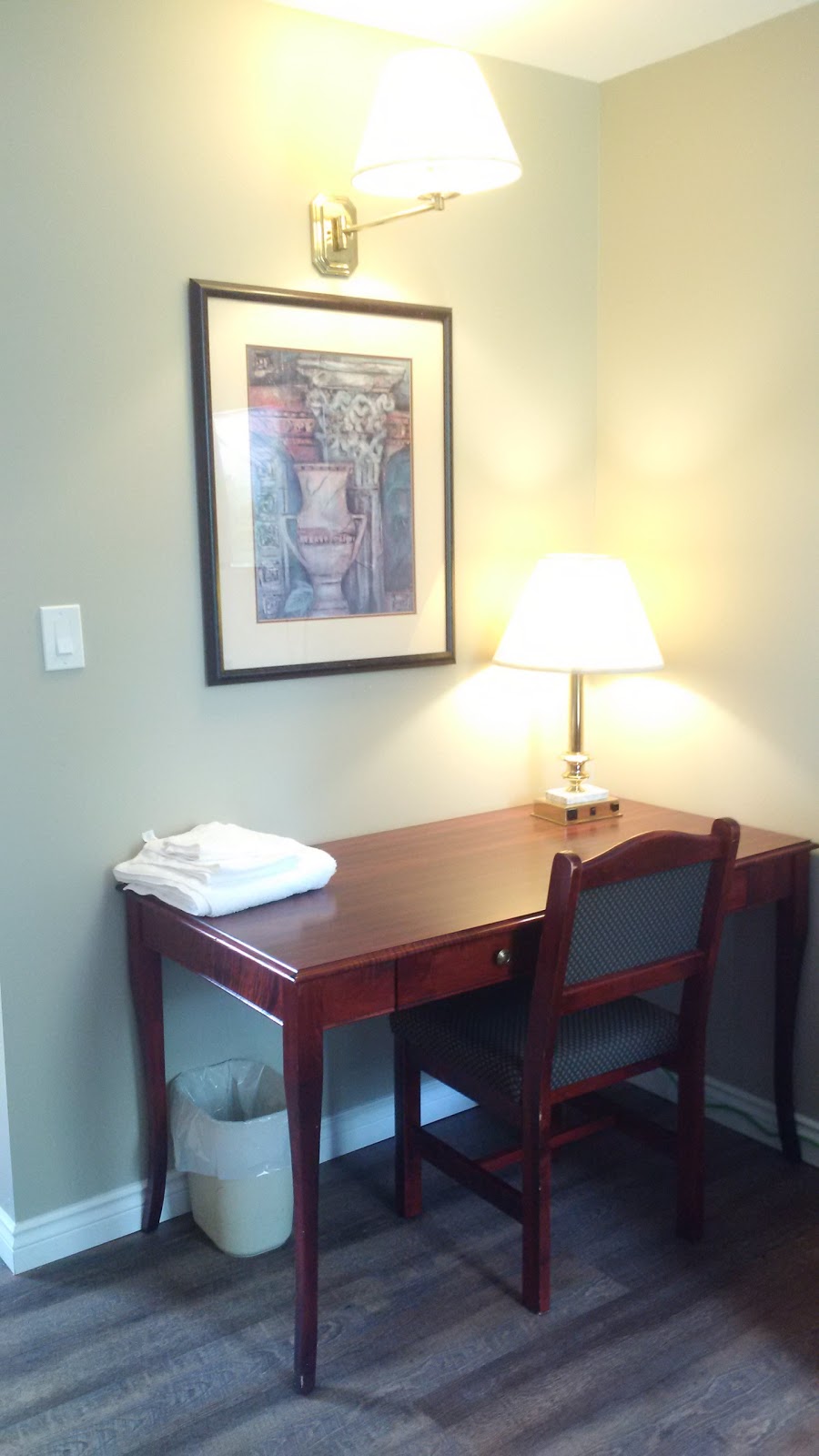 The Highlander Inn | 6179 Lundys Ln, Niagara Falls, ON L2G 1T4, Canada | Phone: (289) 296-1115