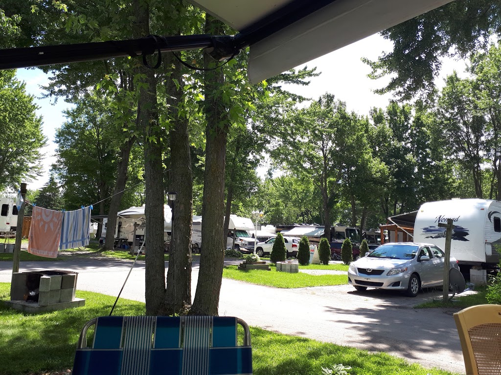 Camping Au Plateau 5 Étoiles Inc | 1770 Côte de Terrebonne, Terrebonne, QC J6Y 1E2, Canada | Phone: (450) 471-6266