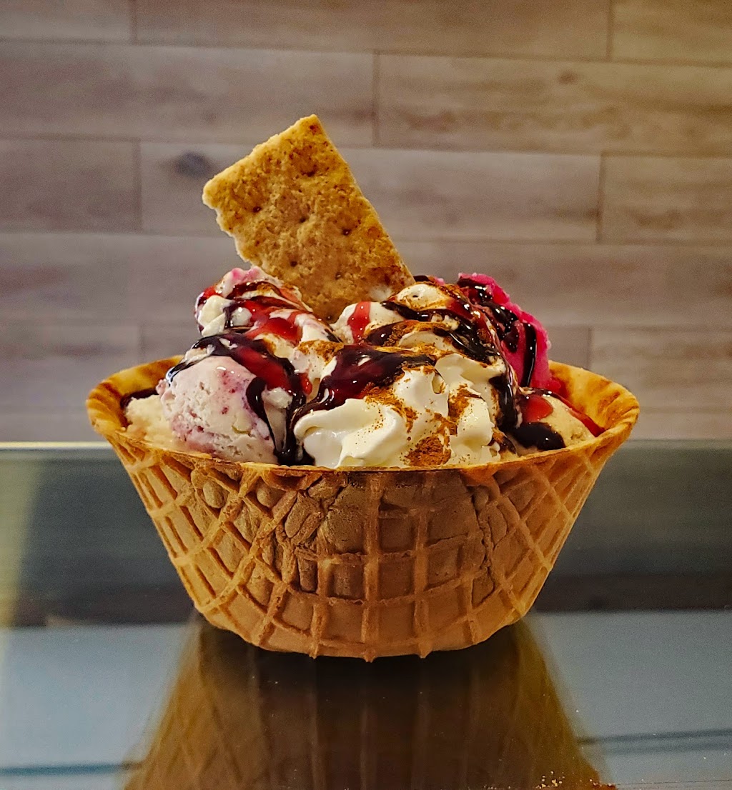 Bancroft Scoops | 18 Snow Rd, Bancroft, ON K0L 1C0, Canada | Phone: (905) 977-9955