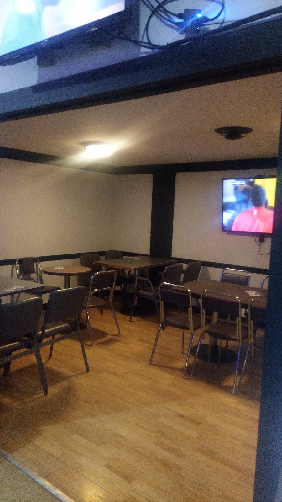 Bulldog Pizza | 1364 Main St, Winnipeg, MB R2W 3T8, Canada | Phone: (204) 586-1234