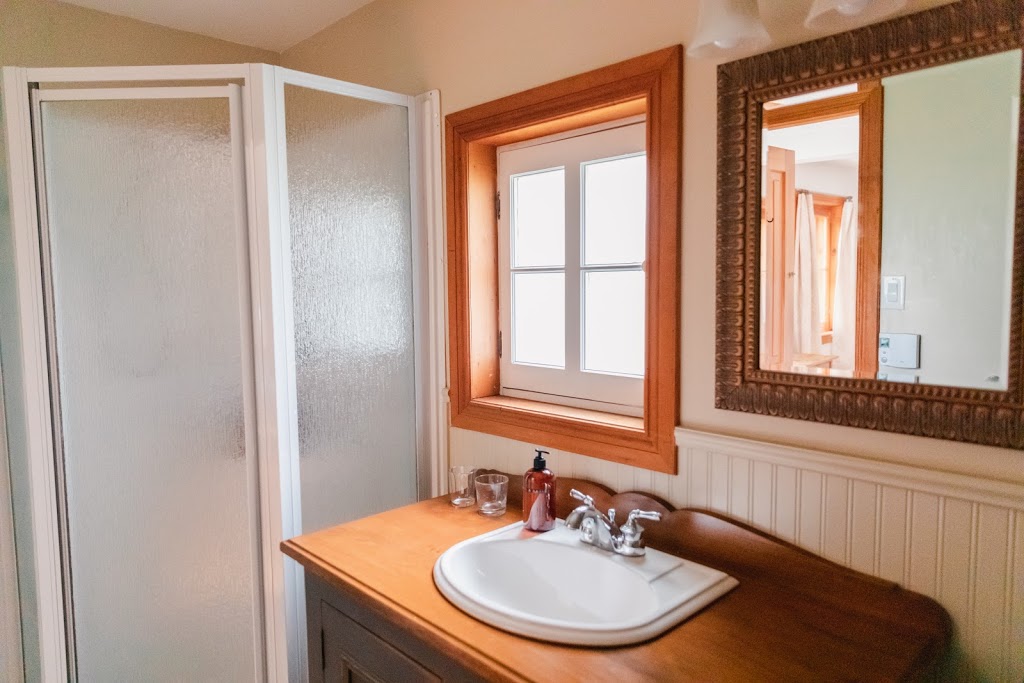 Auberge Triangle dété | 7143 Chemin Royal, Saint-Laurent-de-lÎle-dOrléans, QC G0A 3Z0, Canada | Phone: (581) 246-7353