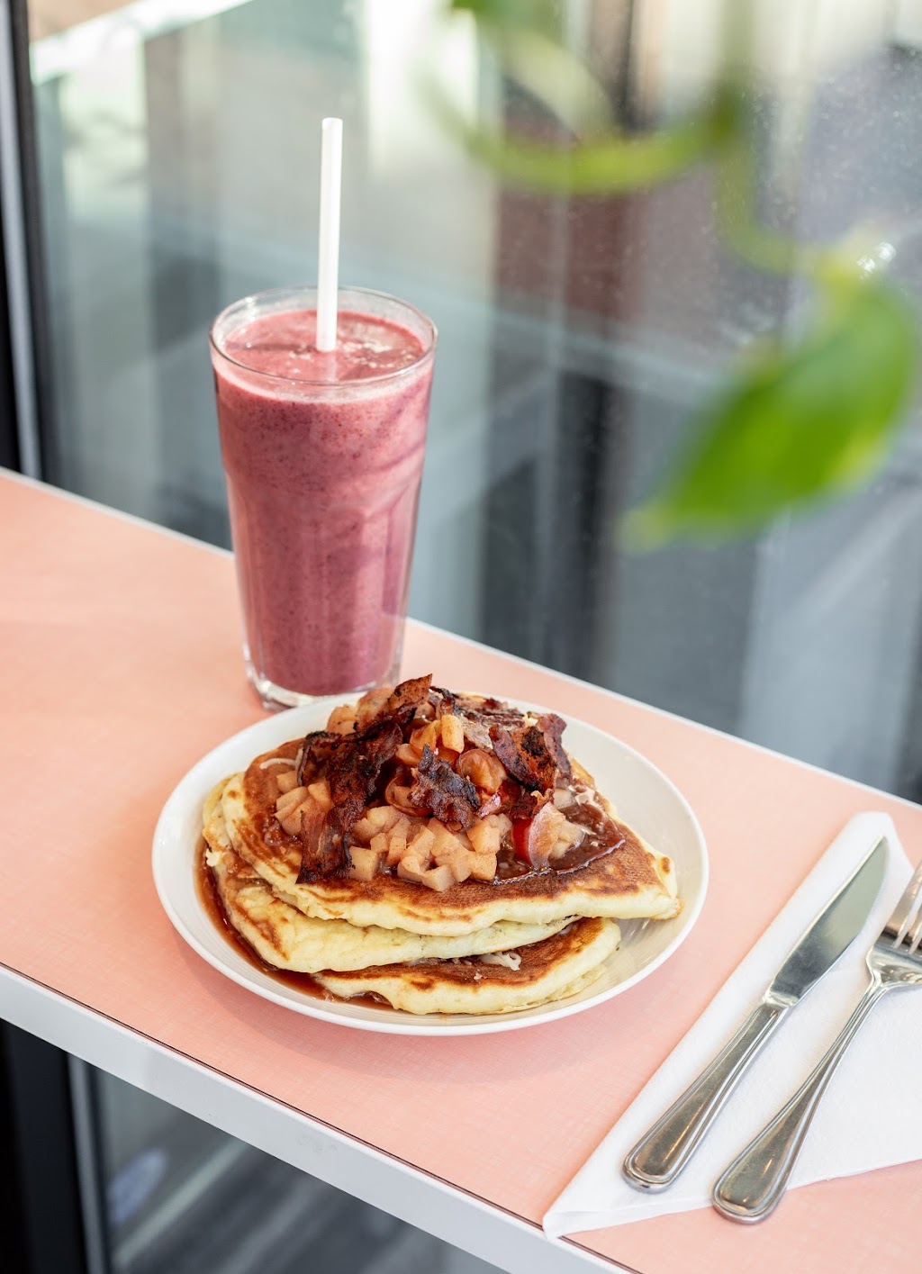 Julians | 111 Avenue du Mont-Royal O, Montréal, QC H2T 2S9, Canada | Phone: (514) 379-4622