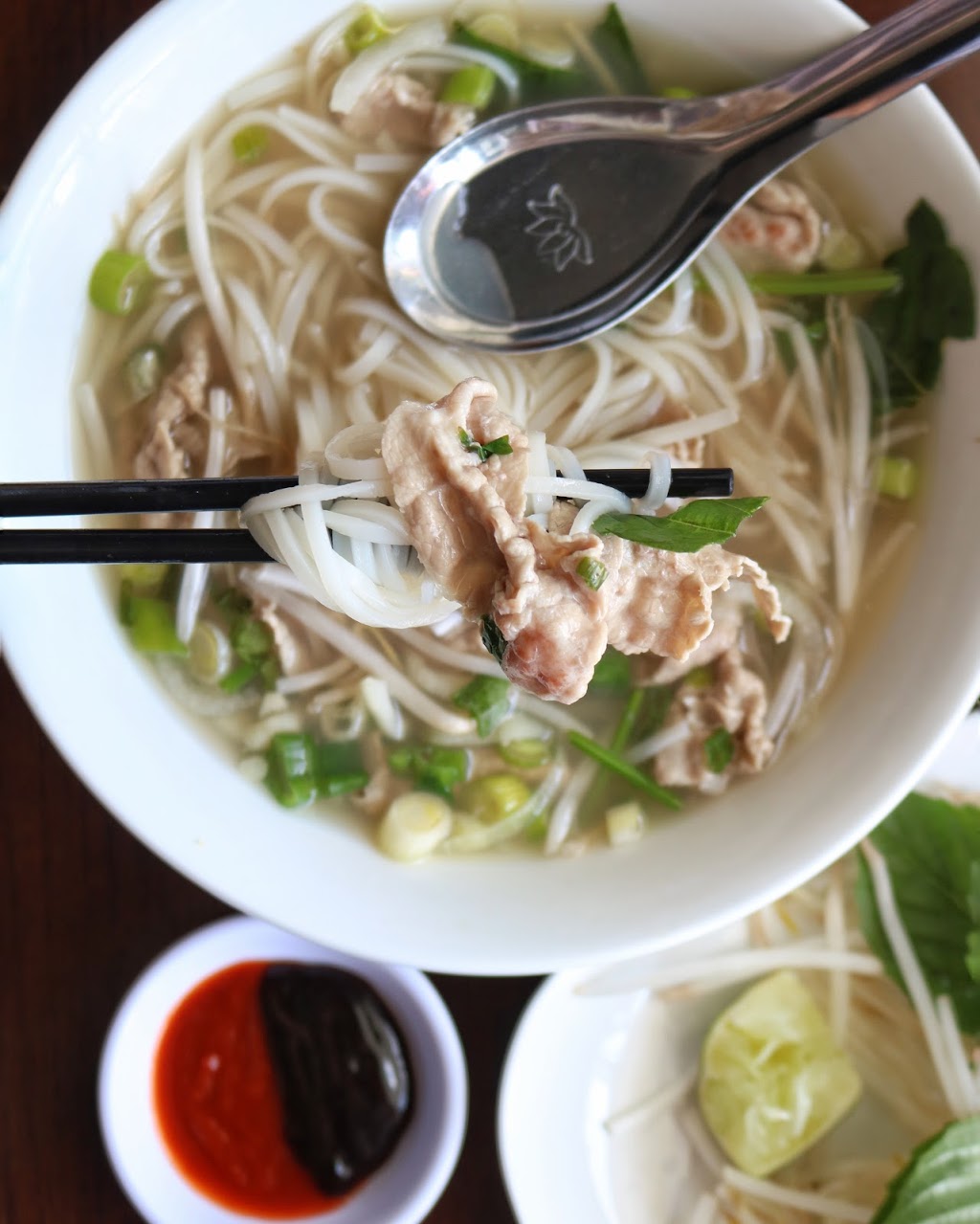 Lotus Thai & Vietnamese Cuisine | 280 Mud St W, Stoney Creek, ON L8J 3Z6, Canada | Phone: (905) 561-1888